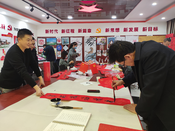 1--清水川能源公司组织开展“迎新春、写春联、送祝福”活动_副本.png